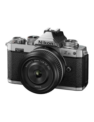 NIKON Z FC + 28 F/2.8 DE