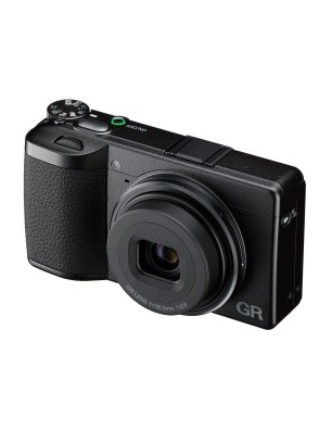 Ricoh GR IV HDF – L’icône de la street photography